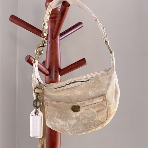 Authentic Coach Signature Purse - Picture 2 of 9